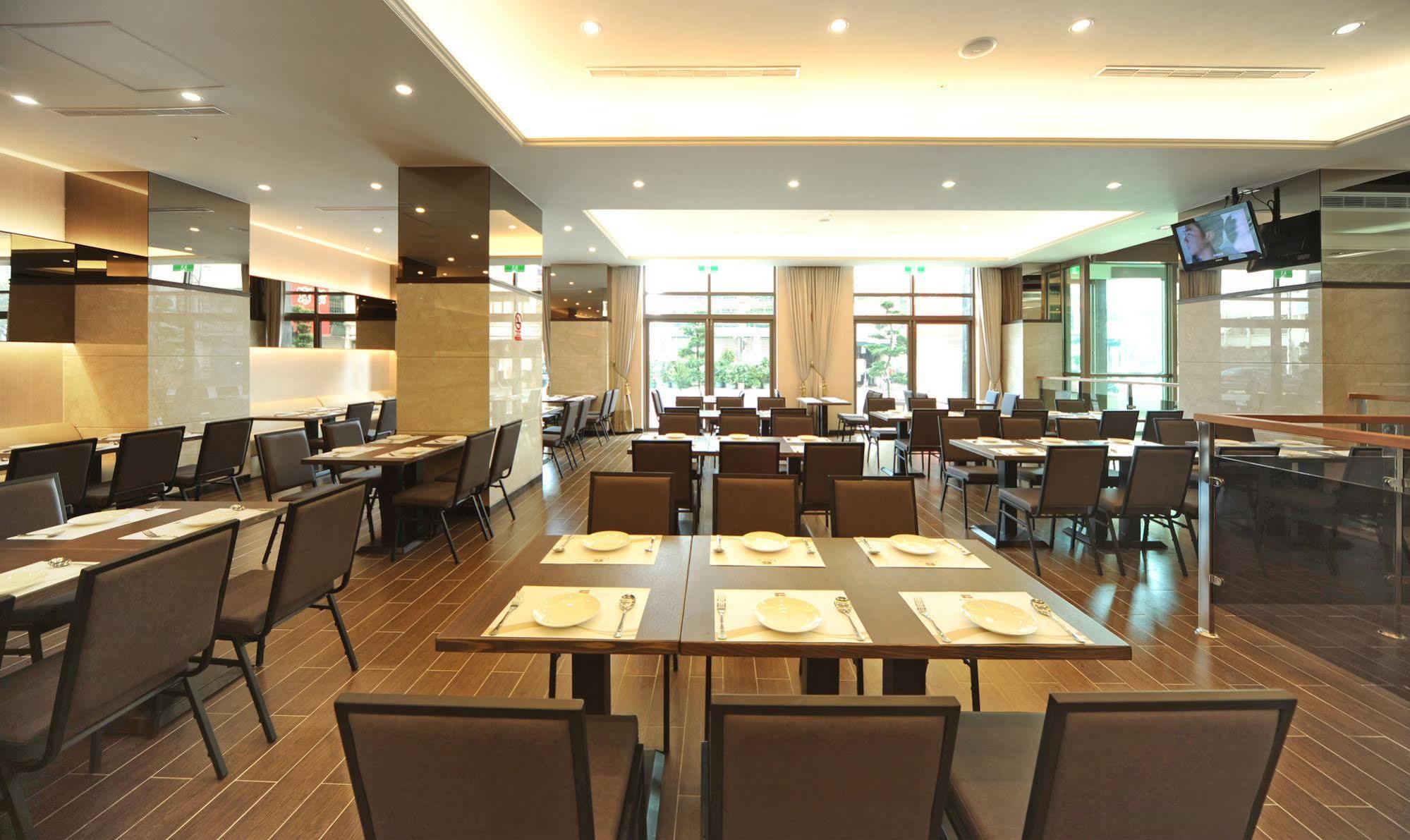 F Hotel - Hualien Bagian luar foto