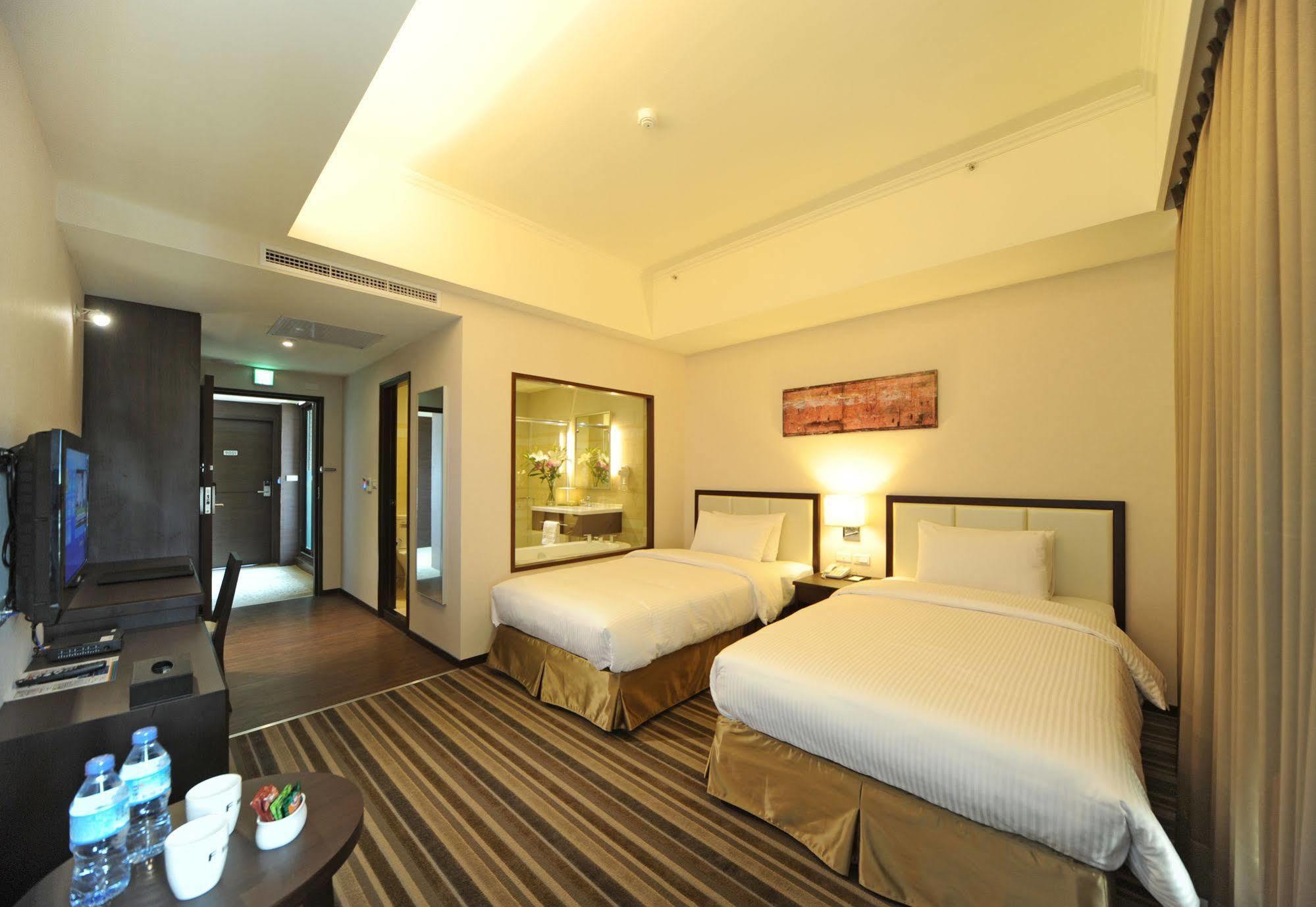 F Hotel - Hualien Bagian luar foto