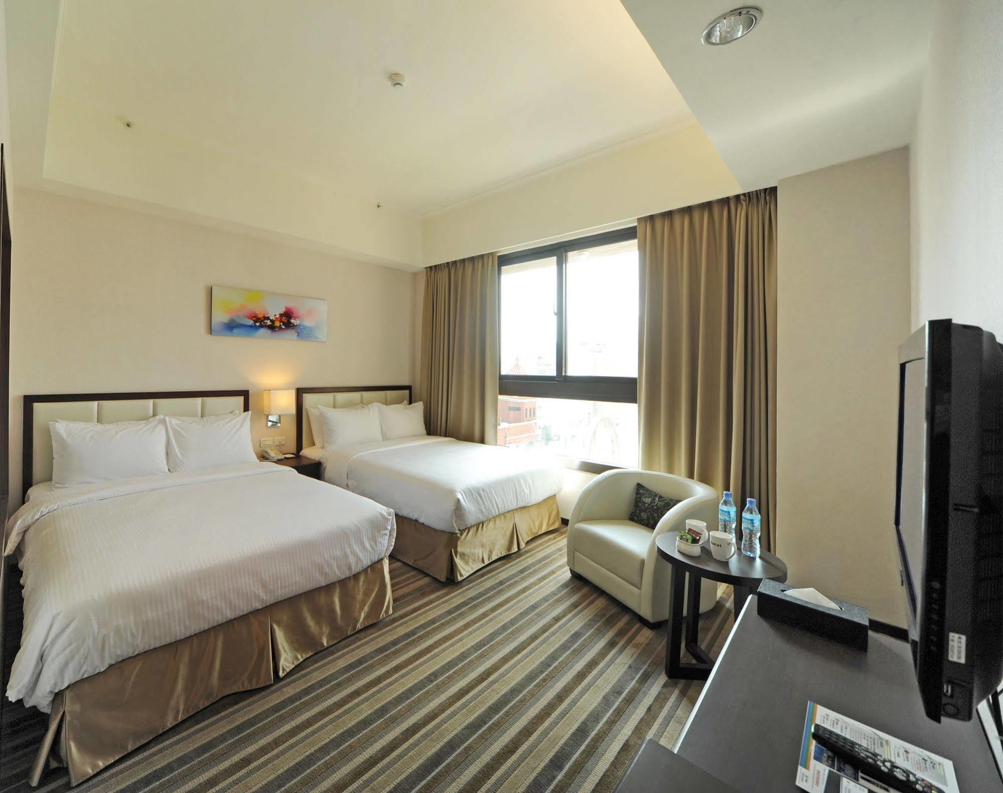 F Hotel - Hualien Bagian luar foto