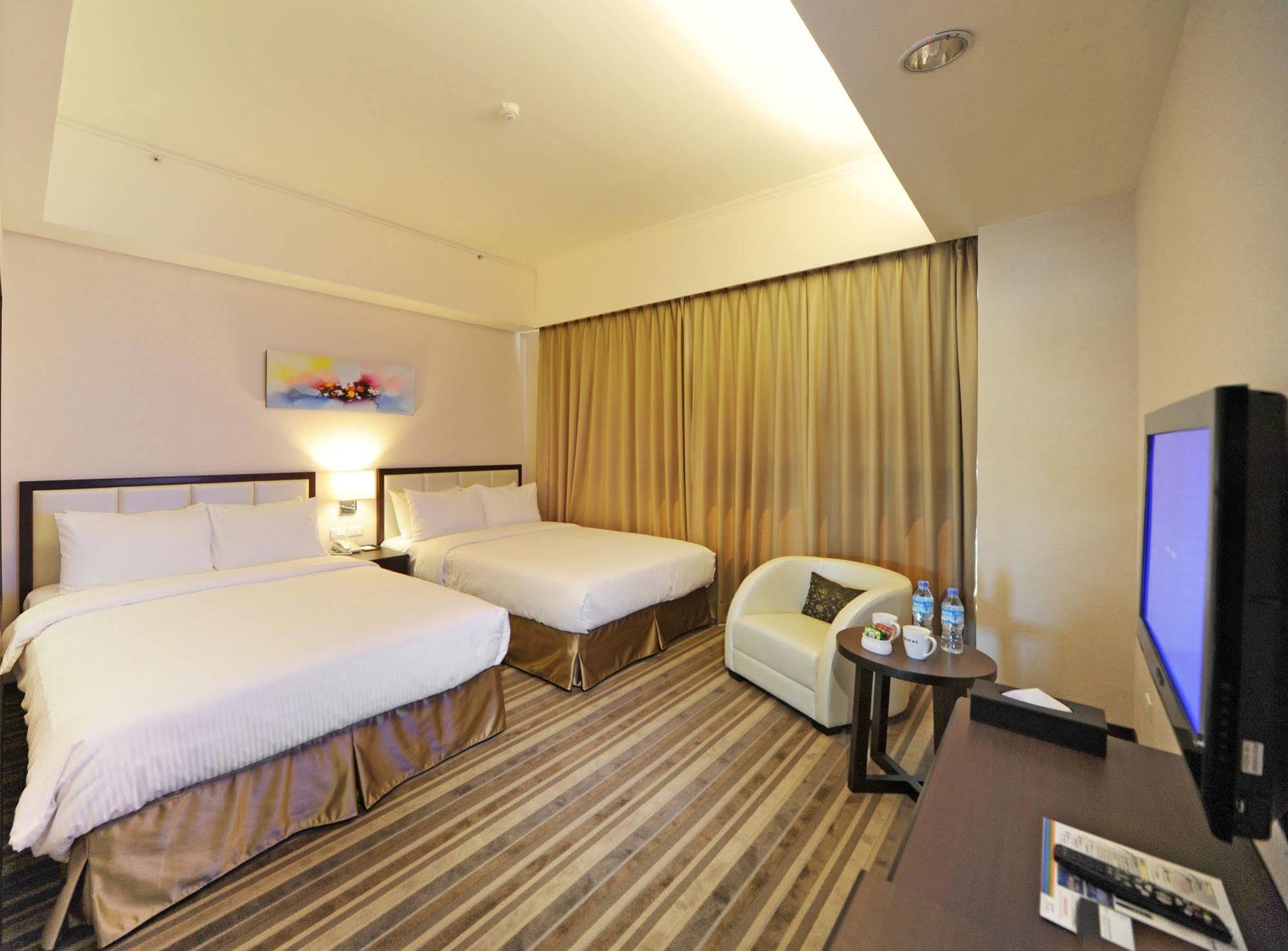 F Hotel - Hualien Bagian luar foto