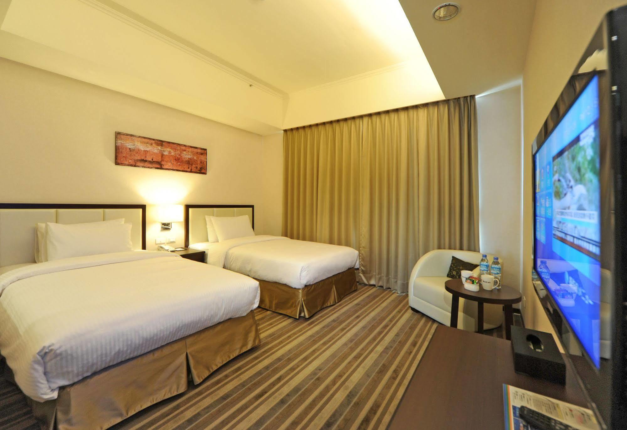 F Hotel - Hualien Bagian luar foto