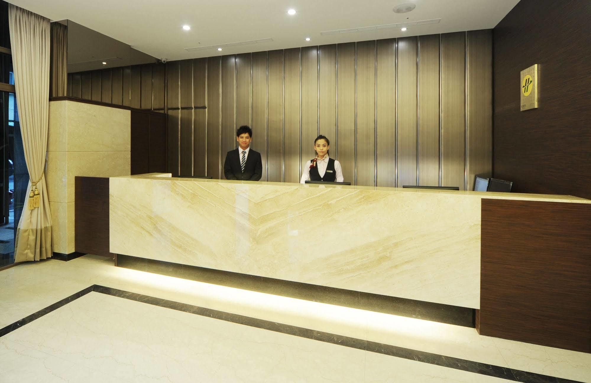 F Hotel - Hualien Bagian luar foto
