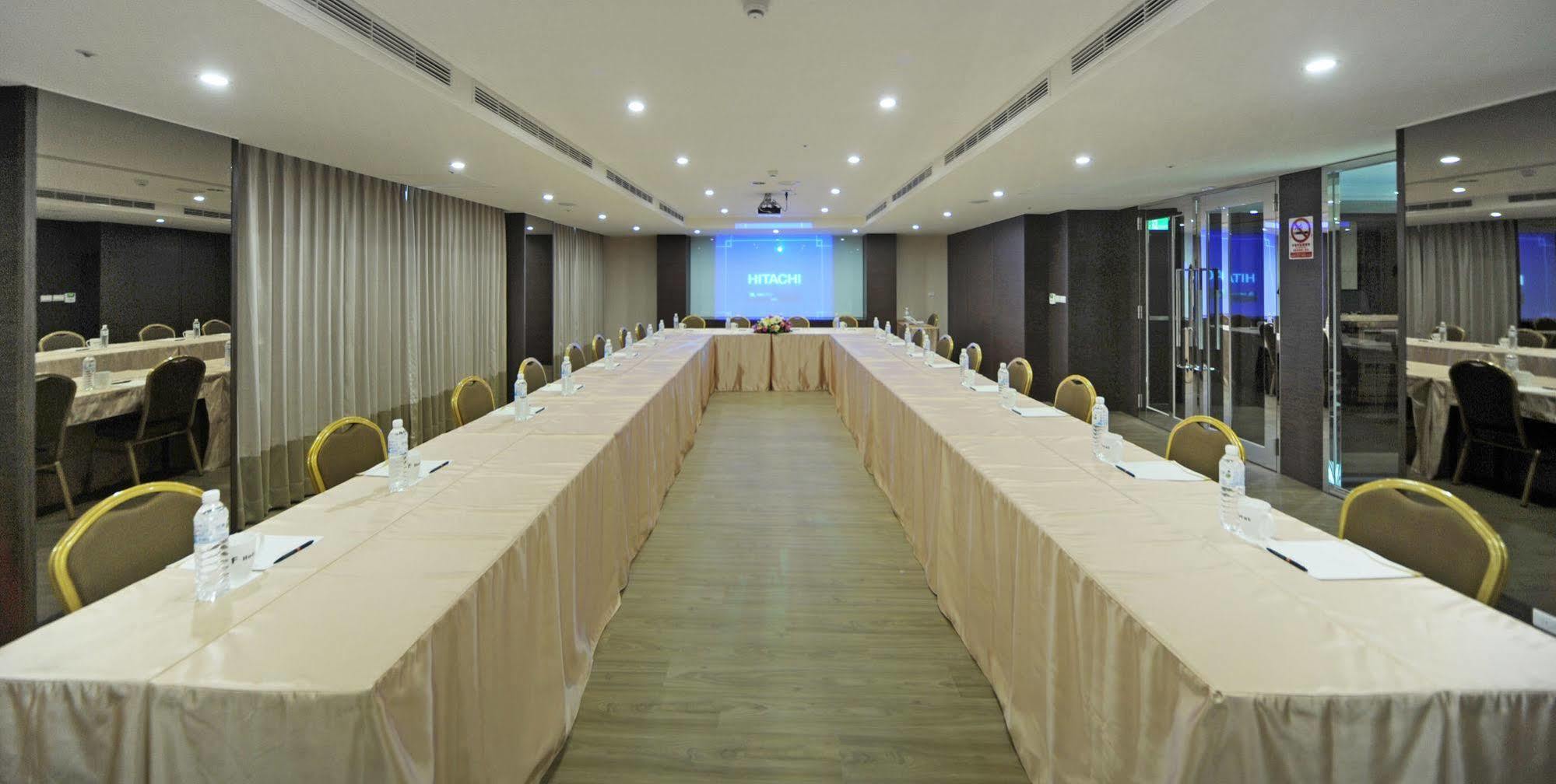 F Hotel - Hualien Bagian luar foto
