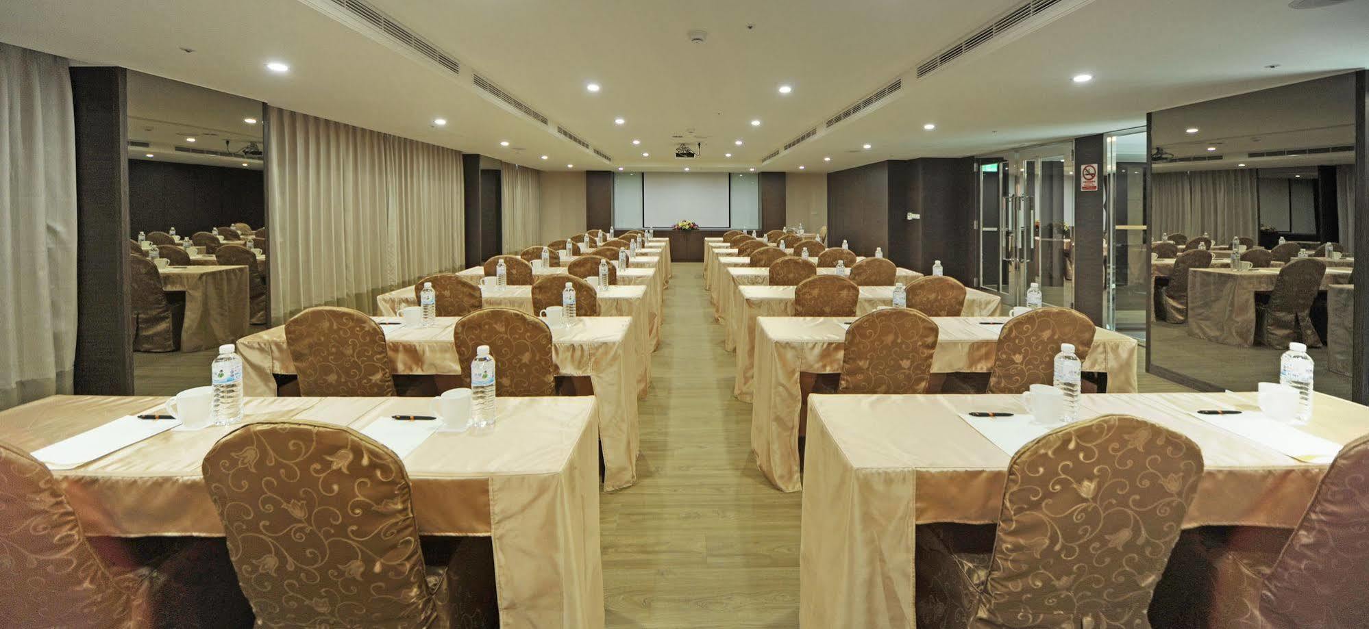 F Hotel - Hualien Bagian luar foto